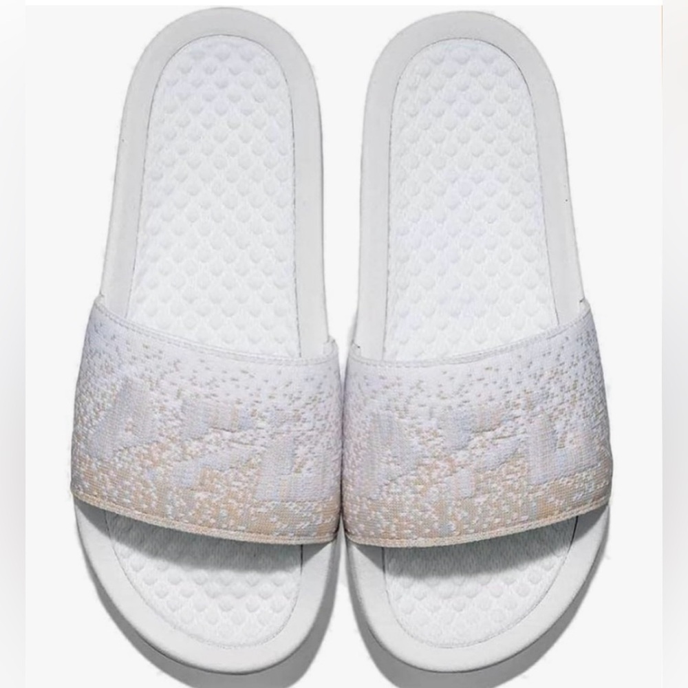 APL Women's Big Logo TechLoom Slide
NIB Size 5
White/Pastel Melange/Ombré